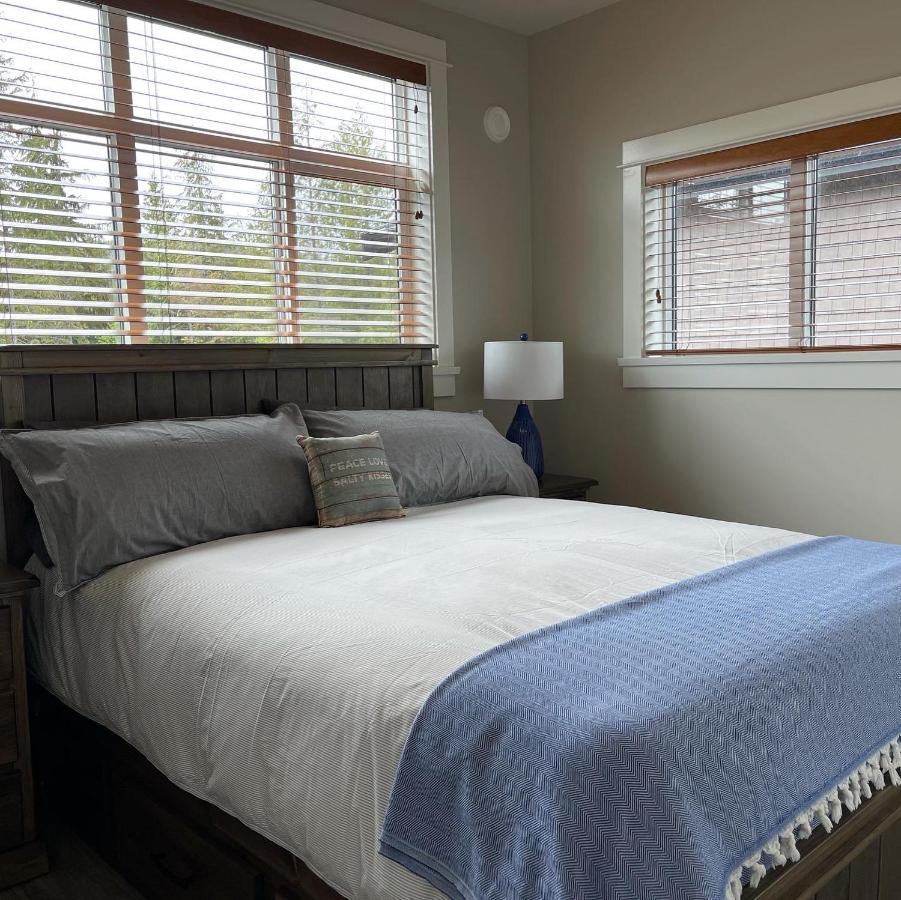 Вилла Port Renfrew Oceanfront Retreat Экстерьер фото